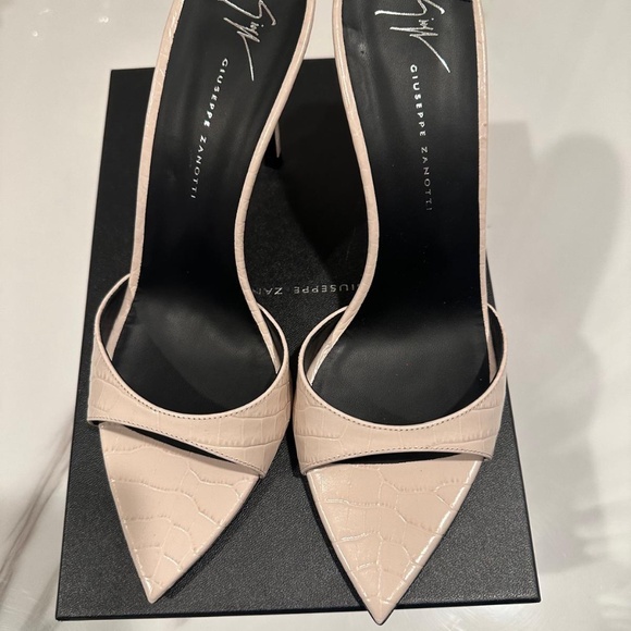 Pointed open-toe mule sandals in crocodile-print leather with stiletto heel. - Picture 2 of 3